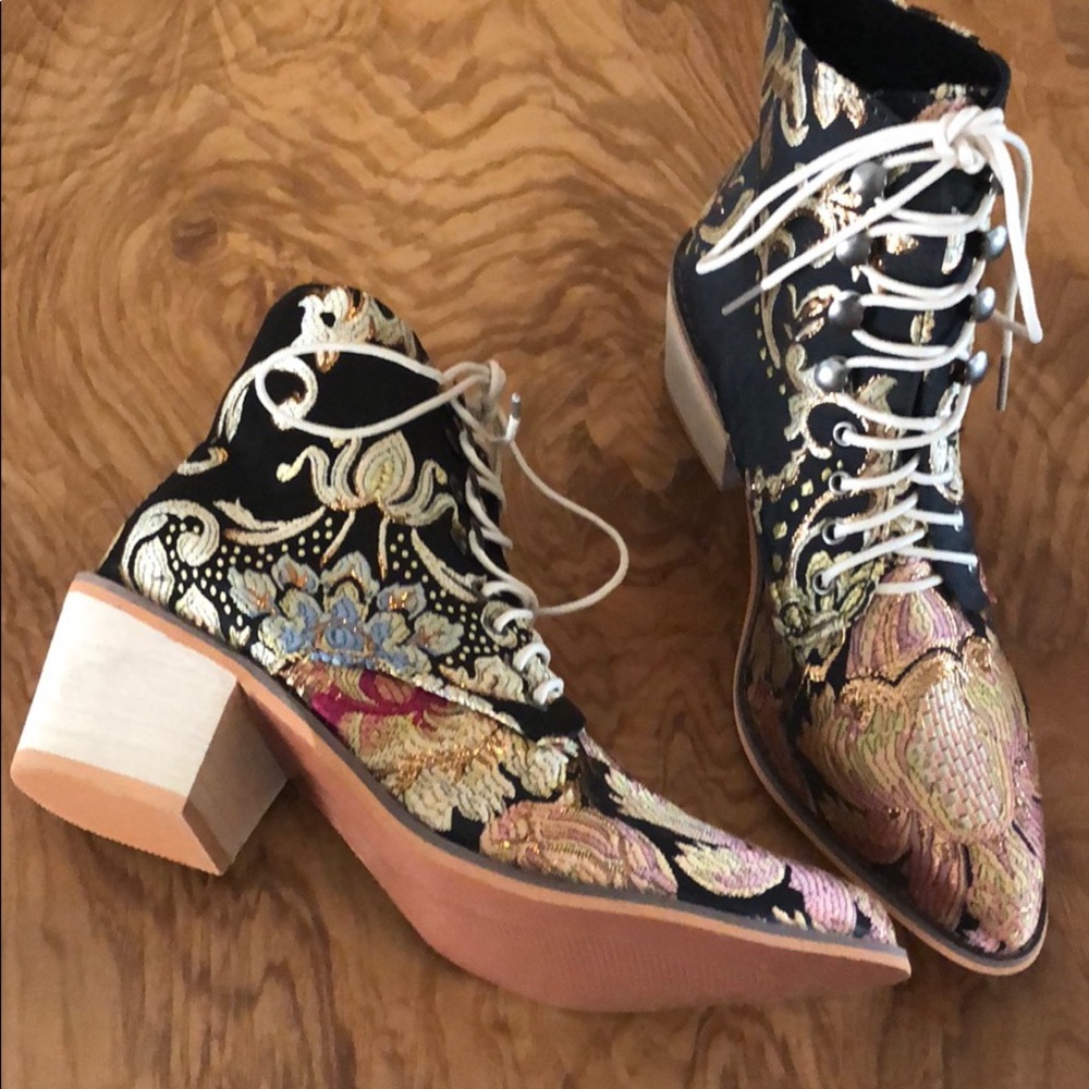 ππStunning! Boho Black brocade ankle boot - Picture 2 of 8